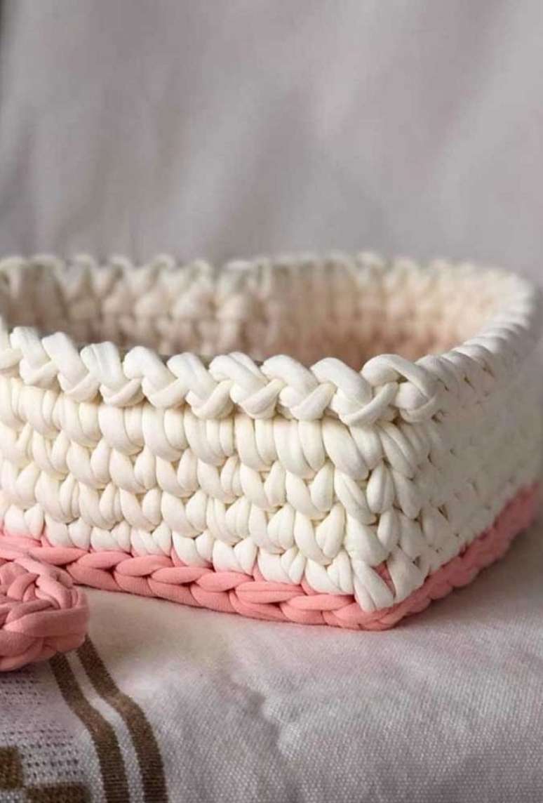17. Cesto de fio de malha branca e rosa &ndash; Foto Decor Facil