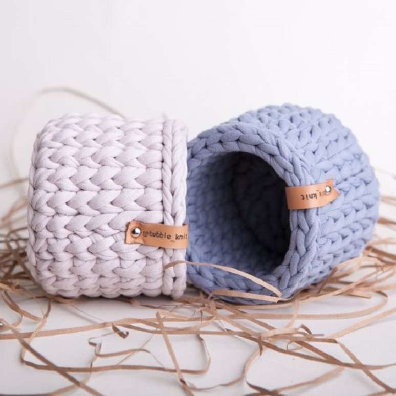 20. Cesto de fio de malha cinza e azul &ndash; Foto Bubble Knit Decor