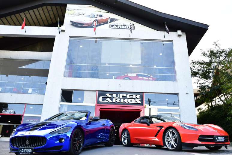 Maserati GranCabrio e Chevrolet Corvette Z51 da Super Carros.