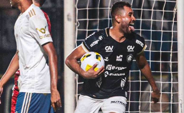 Goleiro de Futsal pode Avançar no Pênalti 