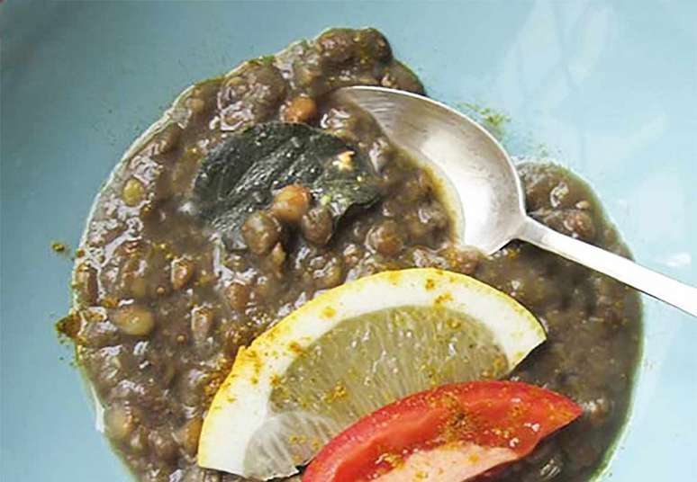 Sopa de lentilha com curry