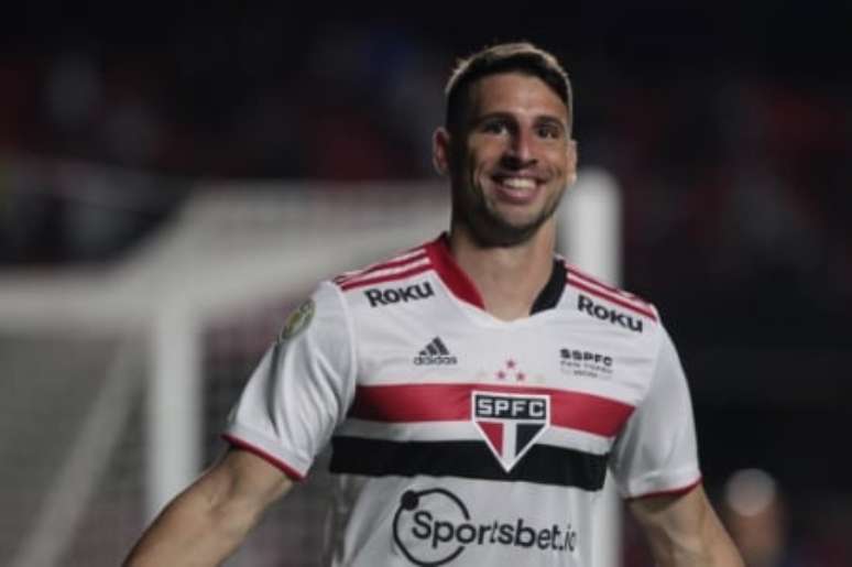 Calleri comemora pelo São Paulo (Foto: Rubens Chiri/saopaulofc.net)