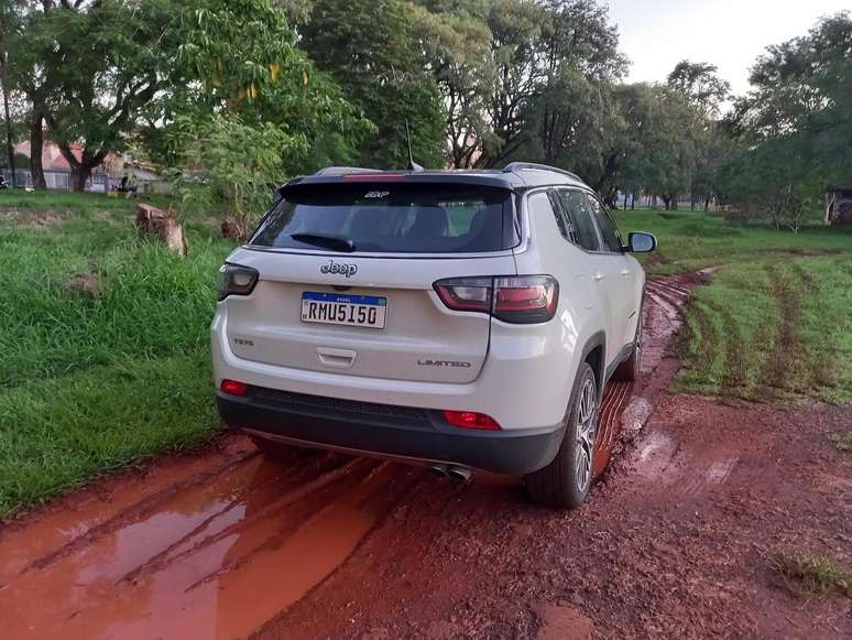 Pneus dessa versão não são os mais adequados para o barro.