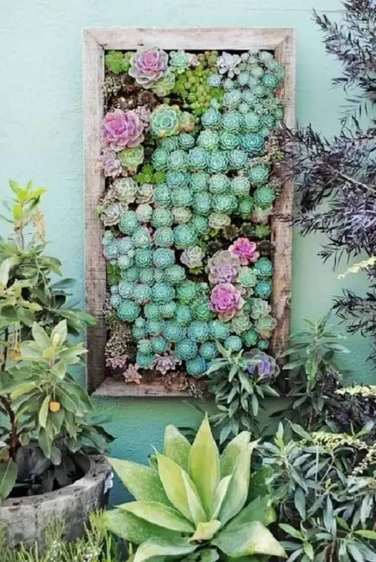 10. O jardim vertical externo de suculentas transforma a decoração do espaço. Fonte Dalla Vita