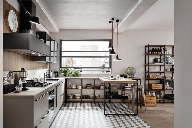 5. Banqueta Iron prata sem encosto para decoração de cozinha estilo industrial – Foto: Essência Móveis