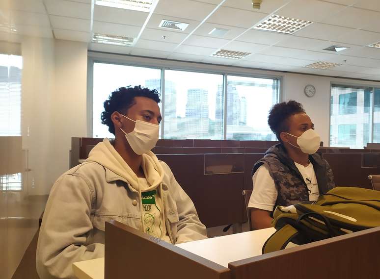 Breno (&agrave; esq.) e Cau&atilde; (&agrave; dir.) se sentiram representados pelas pessoas negras na Expo Favela