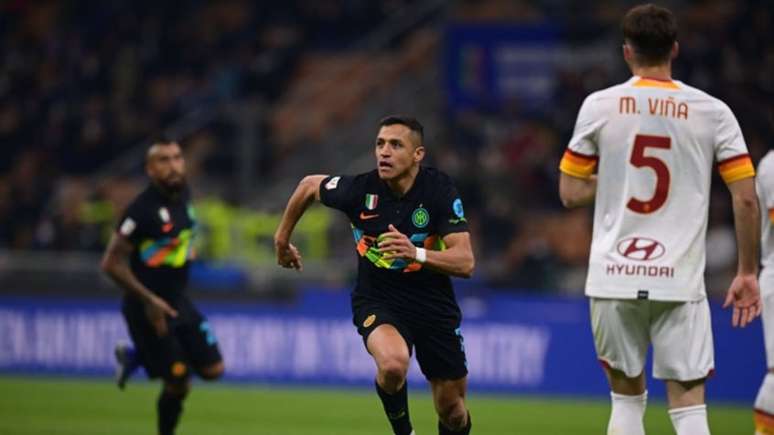 Inter de Milão e Roma vão a campo neste sábado (Foto: ALBERTO PIZZOLI / AFP)