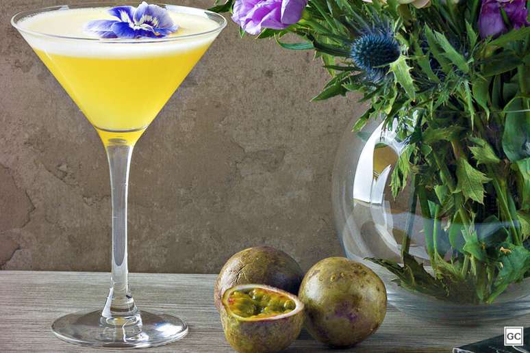 Drink de saqu&ecirc; com maracuj&aacute; &ndash; Foto: Guia da Cozinha