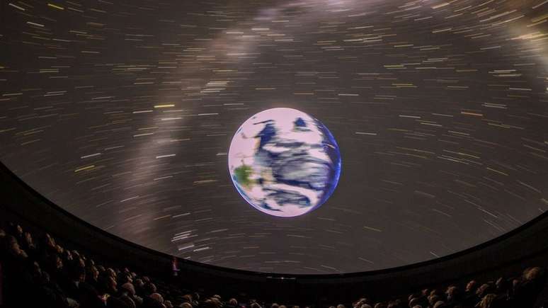 Quando Paris Haigh era mais jovem, seus pais a levaram para um planetário, mas a neve visual tornou a experiência assustadora