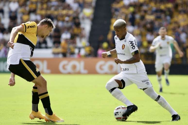 Criciúma e Sport duelaram na manhã deste sábado (Foto: Twitter Oficial do Sport Recife)