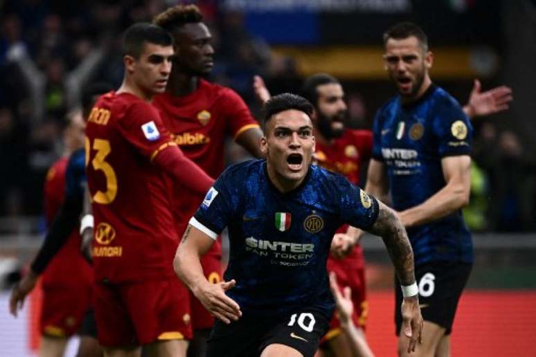 Inter de Milão vence a Roma pelo Campeonato Italiano (Foto: MARCO BERTORELLO / AFP)