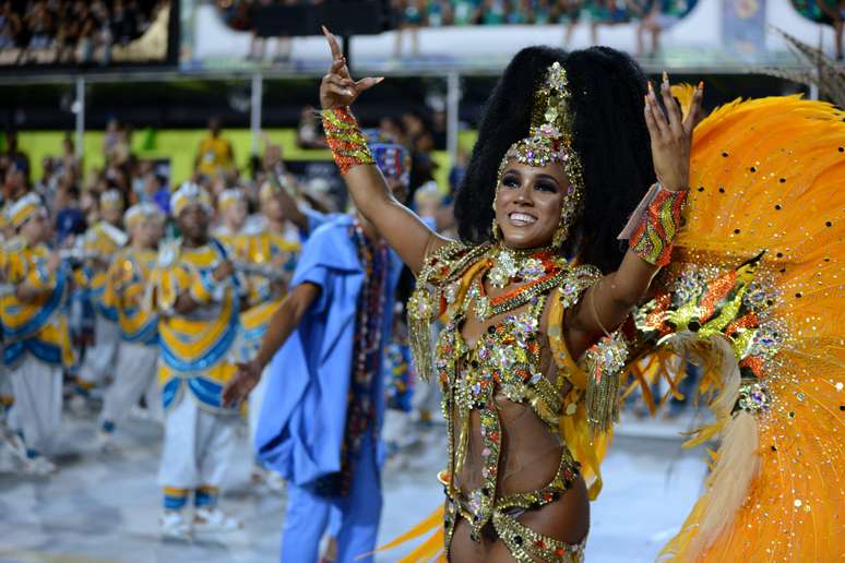 Mayara Lima, princesa durante desfile da escola de samba Paraiso do Tuiuti 
