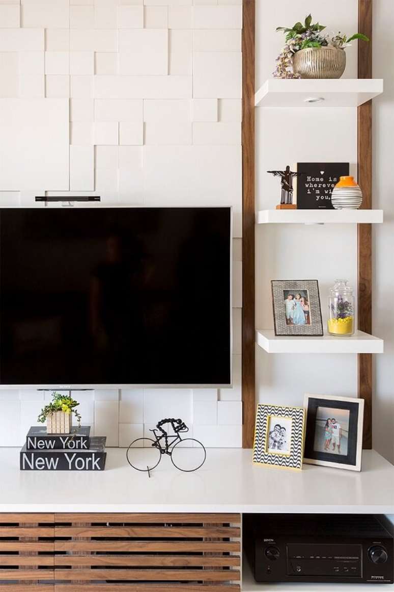6. Revestimento 3d na parede da sala de tv. Fonte: Bianchi & Lima Arquitetura