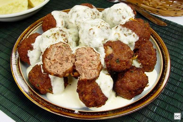 Alm&ocirc;ndegas aos queijos &ndash; Foto: Guia da Cozinha