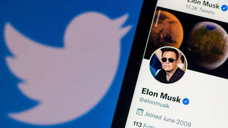 Menos moderação, mais monetização de conteúdos e maior transparência ao algoritmo são algumas das mudanças esperadas no Twitter sob comando de Elon Musk