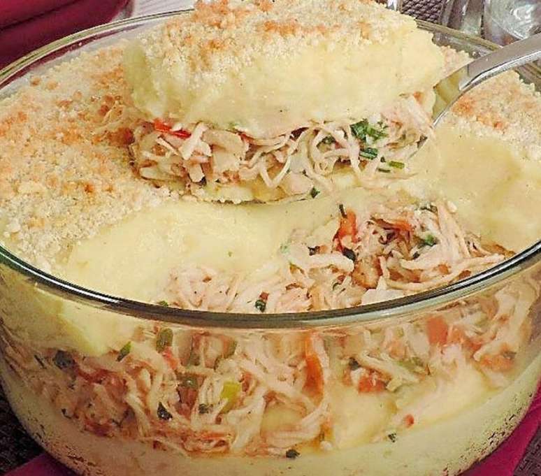 Escondidinho light de batata-doce e frango (Reprodu&ccedil;&atilde;o / Guia da Cozinha)