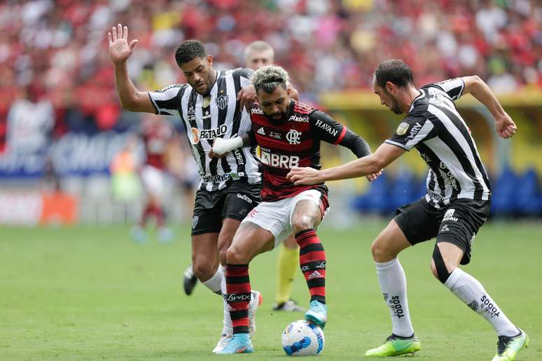 Treta no futebol! Entenda o bate-boca entre Hulk e Gabigol