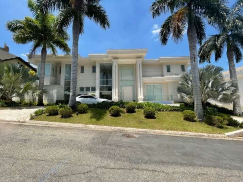 Mans&atilde;o do cantor Luan Santana -