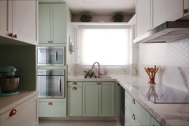 6. O tom verde claro traz leveza para o decor. Foto: 2S St&uacute;dio