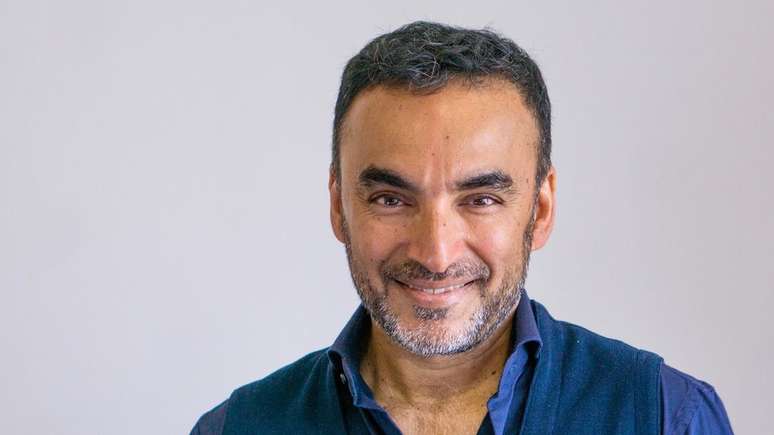 O m&eacute;dico Anoob Pakkar-Hull diz que continua inseguro sobre a precis&atilde;o dos espelhos inteligentes