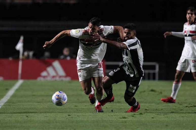 São Paulo e Santos se enfrentam em campo