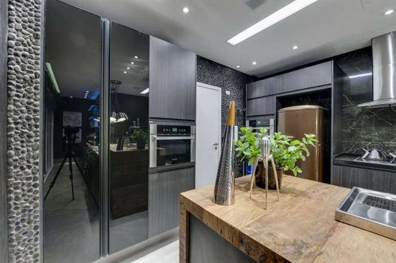 67. Pedra para cozinha na cor bege &ndash; Foto Carla Felippi