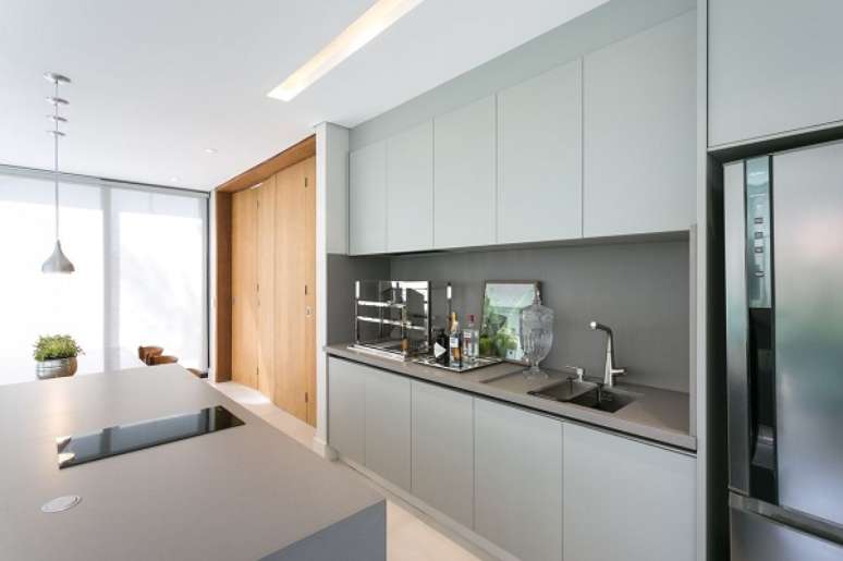 76. Pedra quartzo para cozinha branca e cinza &ndash; Foto Ornare