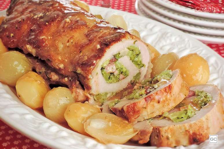 Lombo recheado com br&oacute;colis e bacon &ndash; Foto: Guia da Cozinha
