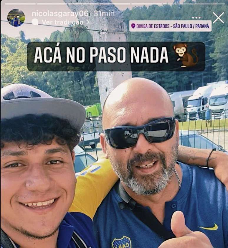 Torcedor do Boca preso por racismo sorri em foto com emoji de macaco