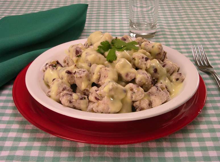 Gnocchi de azeitona ao creme de mandioquinha – Foto: Reprodução