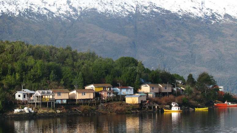 Cerca de 200 kawésqar vivem atualmente em Puerto Edén