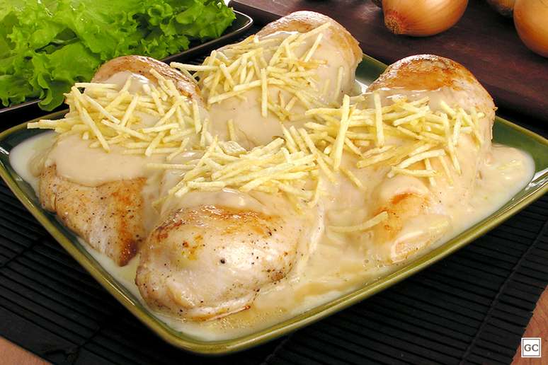 Receitas com peito de frango/Peito de frango com requeij&atilde;o &ndash; Foto: Guia da Cozinha