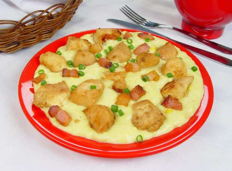 Receitas com peito de frango/Peito de frango ao creme de milho &ndash; Foto: Guia da Cozinha