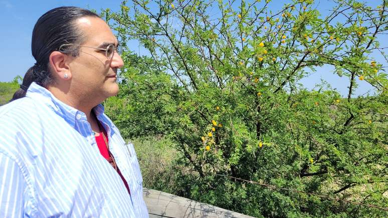 Christopher Basaldu &eacute; doutor em Filosofia e Antropologia e membro da tribo Esto'k Gna, que significa "seres humanos"