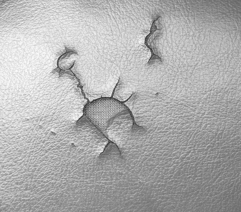 Trocar os m&oacute;veis de lugar pode ajudar a evitar o desgaste de seus materiais - Shutterstock