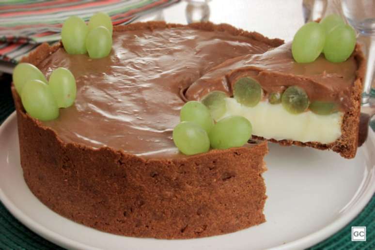 Guia da Cozinha - Especial Dia das Mães: torta de uva com dois chocolates