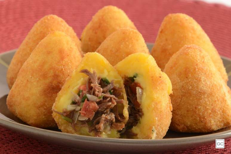 Coxinha de mandioquinha – Foto: Guia da Cozinha