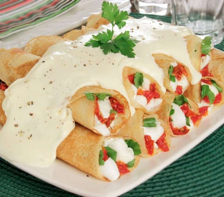 Panqueca de r&uacute;cula e tomate seco (Reprodu&ccedil;&atilde;o / Guia da Cozinha)