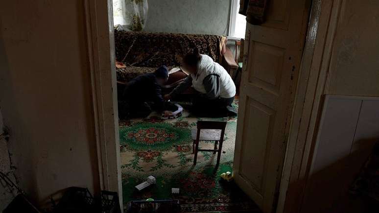 Mãe e filho de um membro da Guarda Nacional retirado de Chernobyl