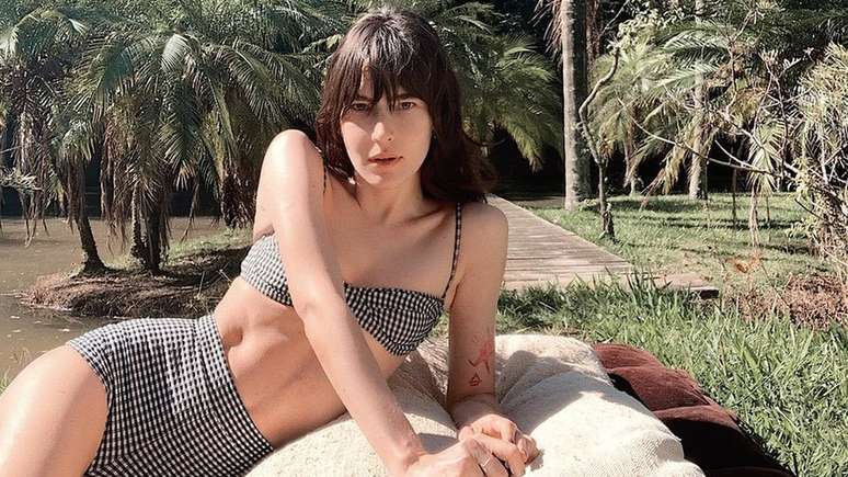 Ellen segue com a carreira de modelo e acredita que os v&iacute;deos de limpeza podem ser uma forma de muitas pessoas mudarem a vis&atilde;o que t&ecirc;m sobre ela