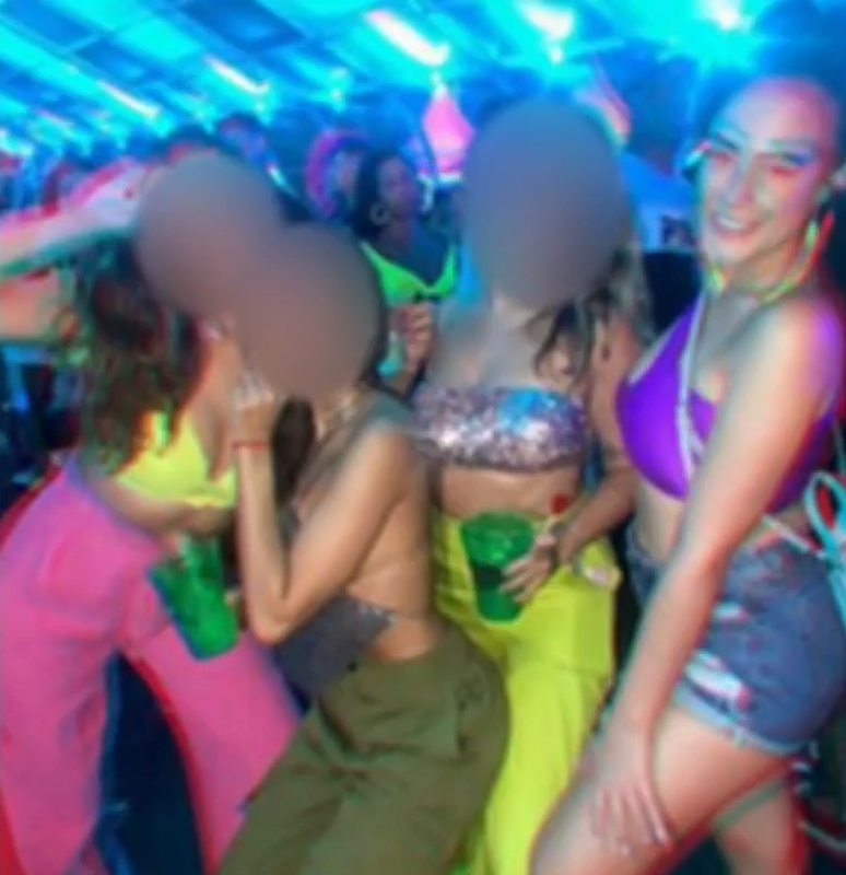 Blogueiras postaram fotos em bares e shows