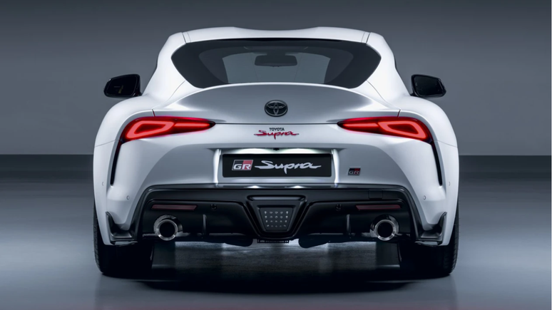 Toyota Supra 3.0: c&acirc;mbio manual de 6 marchas.