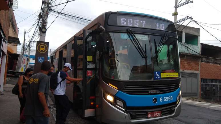 Linha de ônibus 6057-10 vai em direção ao terminal Grajaú @Jessica Bernardo/Agência Mural