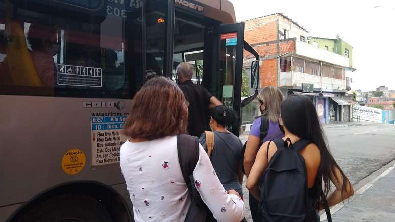 Ônibus lotados são motivo de reclamação em bairro que ainda não tem estação funcionando em horário integral @Jessica Bernardo/Agência Mural