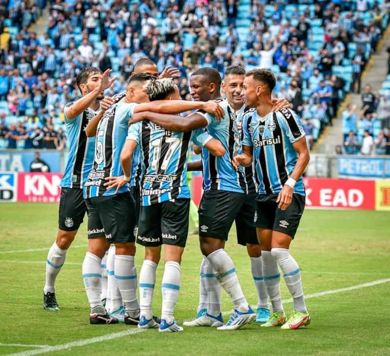 Grêmio vence Atlético-MG, mas é rebaixado pela terceira vez à Série B