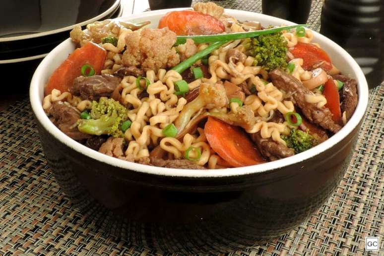 Yakisoba &ndash; Foto: Guia da Cozinha
