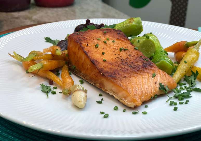 Salm&atilde;o com minivegetais &ndash; Foto: Divulga&ccedil;&atilde;o