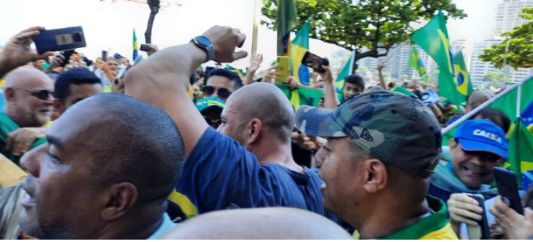 Deputado federal Daniel Silveira (PTB-RJ) durante ato bolsonarista em Niterói, Rio de Janeiro, na manhã deste domingo, 1º.