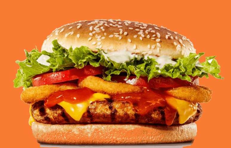 Burger King é acusado de utilizar aroma de costela em hambúrguer feito com paleta suína e aroma artificial no Whooper Costela