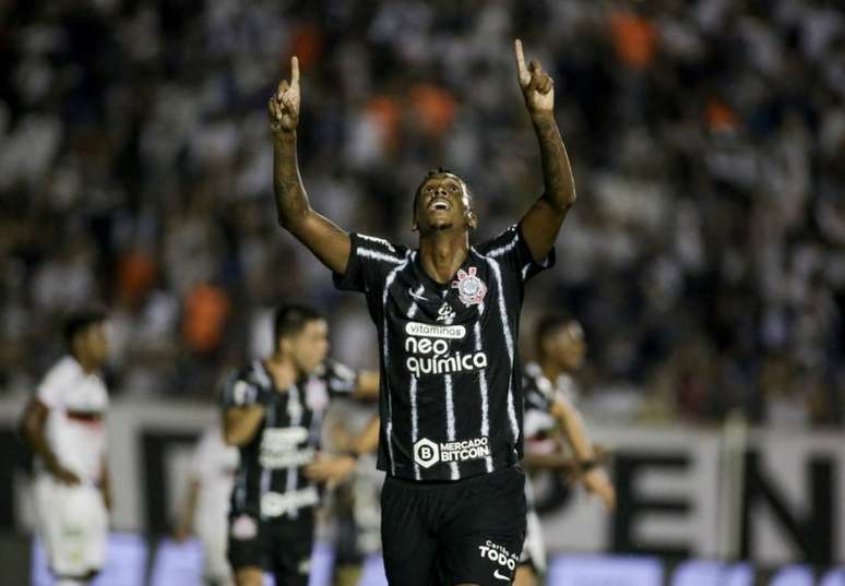 Familiares e amigos do atleta foram barrados de bar por vestirem camisas do Corinthians (Foto: Rodrigo Coca / Agência Corinthians)